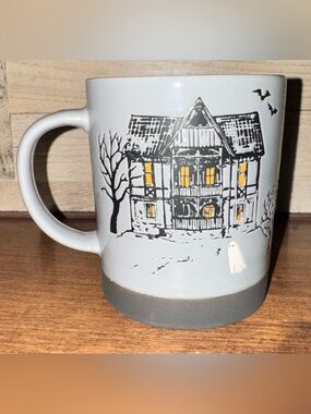 Cute 🥰 GRAY HAUNTED HOUSE 🏚️ by Prima Design 14oz Ceramic Mug NWT